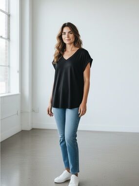 ANDREE BY UNIT Black V-Neck Short Sleeve Tee With Cuffed Sleeves
